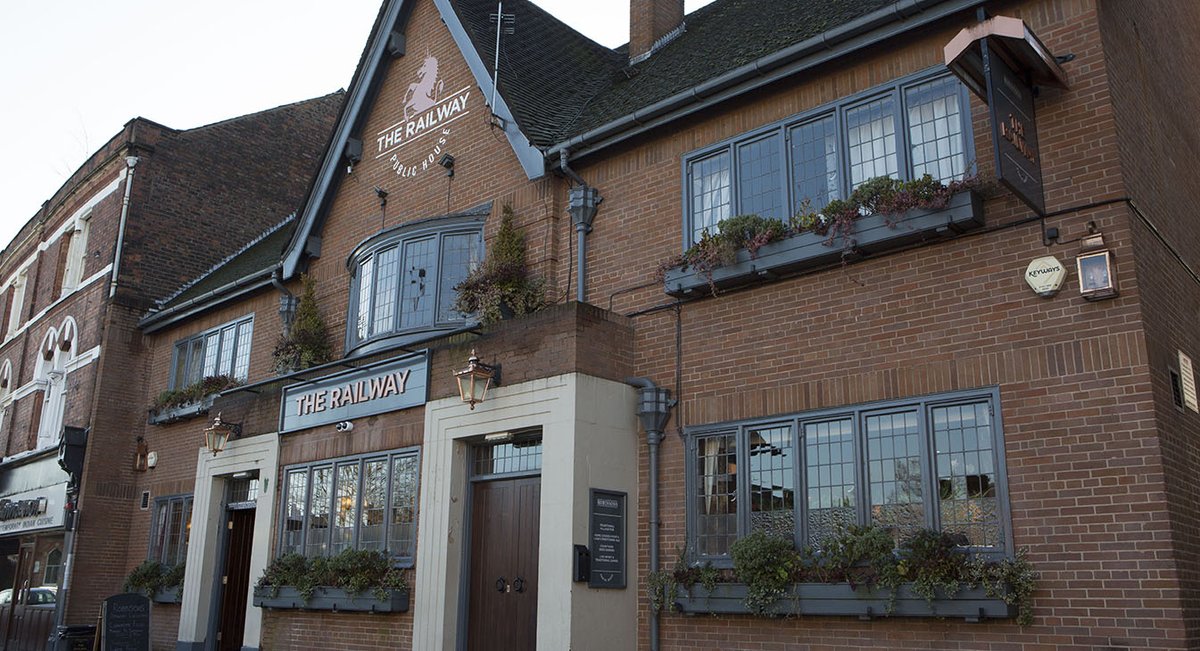 GBbooze's tweet image. The Railway, Ashley Road, Hale, #Altrincham 🍻
A traditional, multi-room pub attractively rebuilt by Robinsons in the 1930s. The pub sees Robinson's highest turn-over.