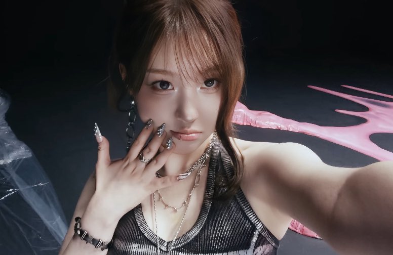 chaehyun_bby's tweet photo. girl… https://t.co/WKya22kwCy