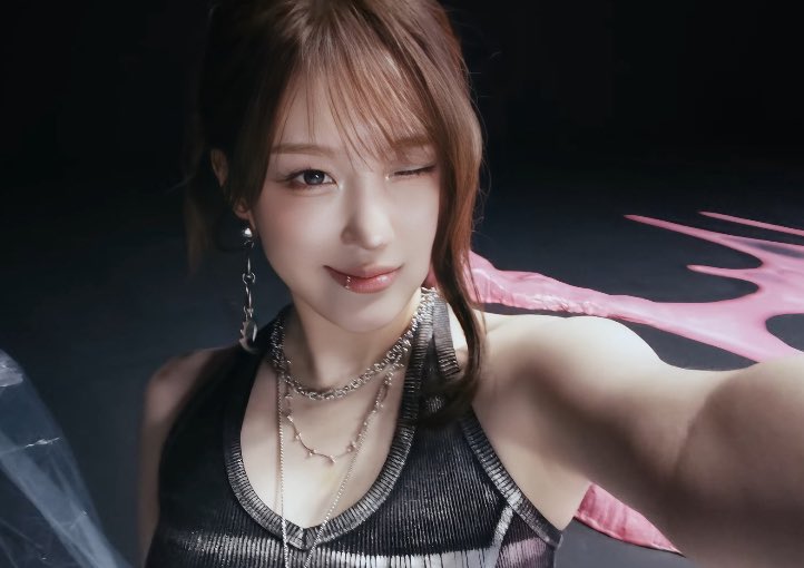 chaehyun_bby's tweet photo. girl… https://t.co/WKya22kwCy