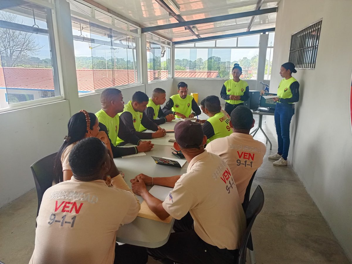 El personal del área de Formación Capacitación y Adiestramiento del VEN 9-1-1 Eje Barlovento realiza un enriquecedor taller dirigido al personal del área de Seguridad Física e Integral con una duración de tres días centrado en el tema La Ortografía: su importancia y uso correcto