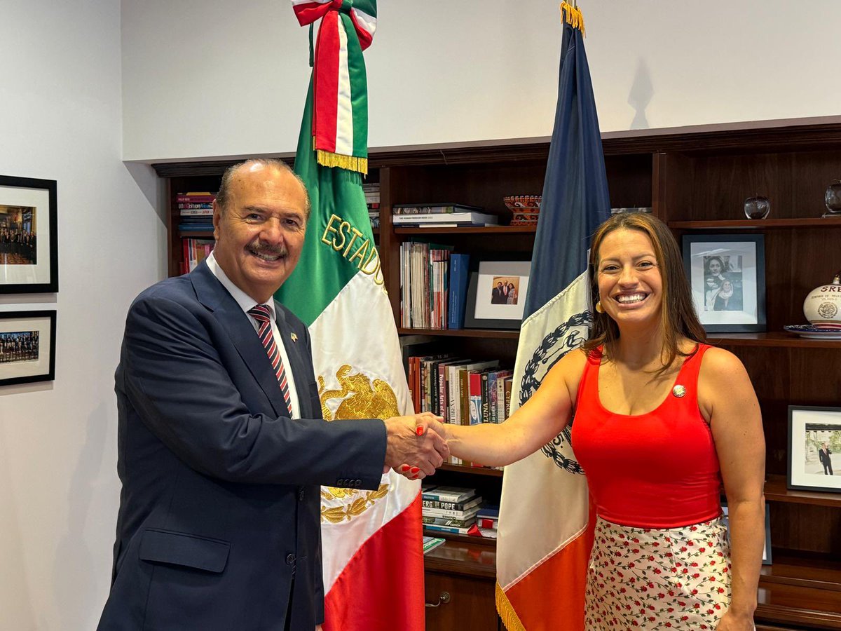 ConsulMexNuy's tweet photo. 🇲🇽🤝| Está mañana el CG @mbuciom recibió a la Asambleísta Estatal @CatalinaCruzNY con el fin de estrechar vínculos de colaboración en beneficio de la comunidad mexicana que vive en el área de Corona, Queens, NY. 

#ConsuladoDeMéxicoNY https://t.co/YhAVF3vu2o