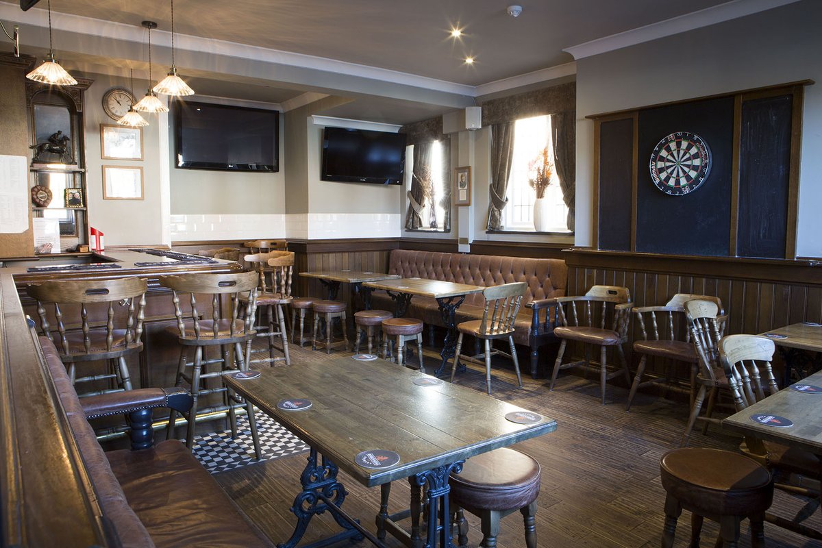 GBbooze's tweet image. The Railway, Ashley Road, Hale, #Altrincham 🍻
A traditional, multi-room pub attractively rebuilt by Robinsons in the 1930s. The pub sees Robinson's highest turn-over.