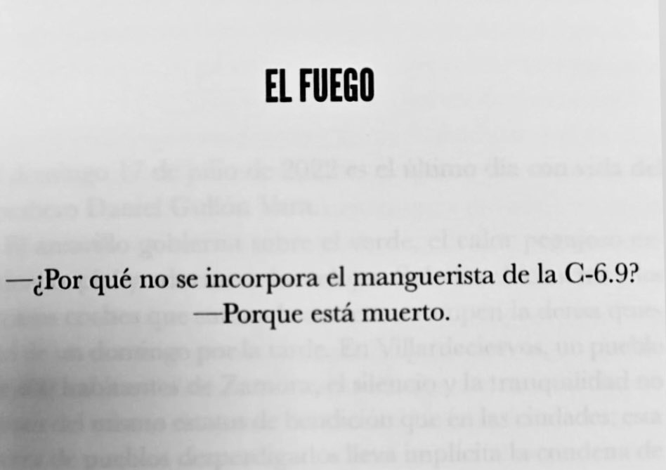 Presenté hace no tanto "Los rescoldos de la culebra" de <a href="/Juan13Navarro/">Juan Navarro García</a>, junto a él. Ya sabíamos que esto podía volver a pasar. Ese libro me hizo entender los incendios… y cómo la Junta intenta apagarlos.
Juan vuelve a estar allí, al pie del cañón, y yo le pido que se cuide. 🫂