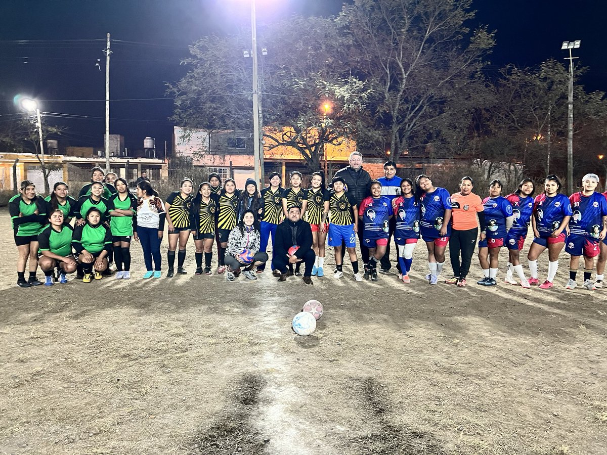 LLAenJujuy's tweet photo. Los referentes de La Libertad Avanza en Jujuy, Silvina Tuma, Marcos Alejandro y Roque Pereyra, participaron del torneo relámpago de fútbol femenino realizado en la cancha de Brochitas Jrs., en Alto Comedero.

Un encuentro que no solo destacó el talento y esfuerzo de las jugadoras, sino también la importancia de seguir acompañando y fomentando el deporte en cada rincón de nuestra provincia. VLLC!!!
