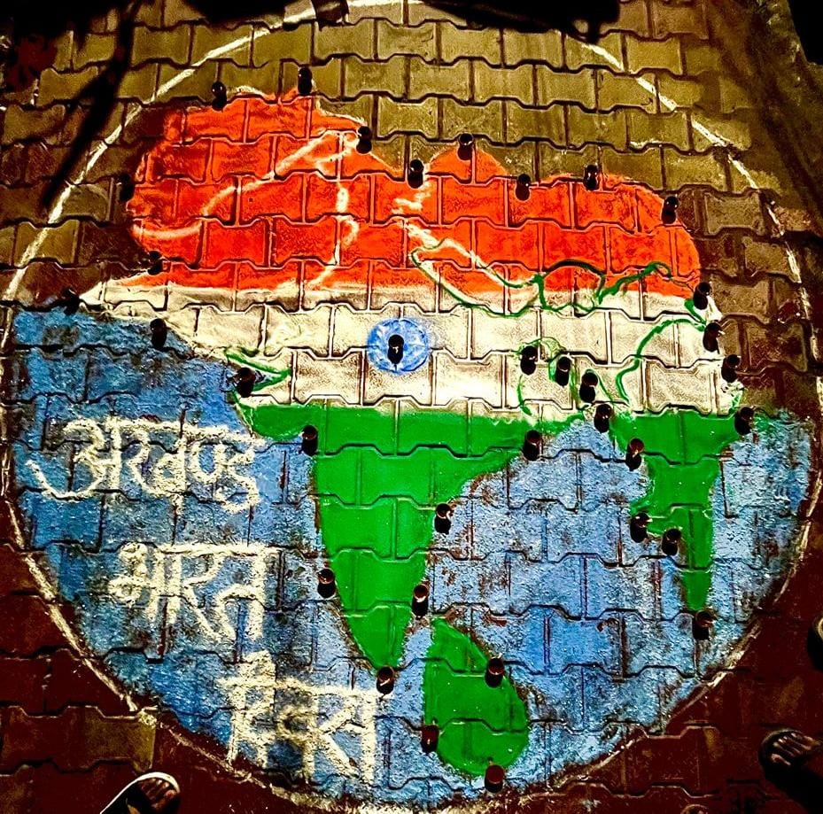 जो 1947 में अलग हुए,
आज भी अलगाव का ज़हर फैलाते हैं।
इस बार जवाब इतना सख़्त होगा कि
पीढ़ियाँ याद रखेंगी!
#विभाजन_विभीषिका 
#AkhandBharatSankalpDivas