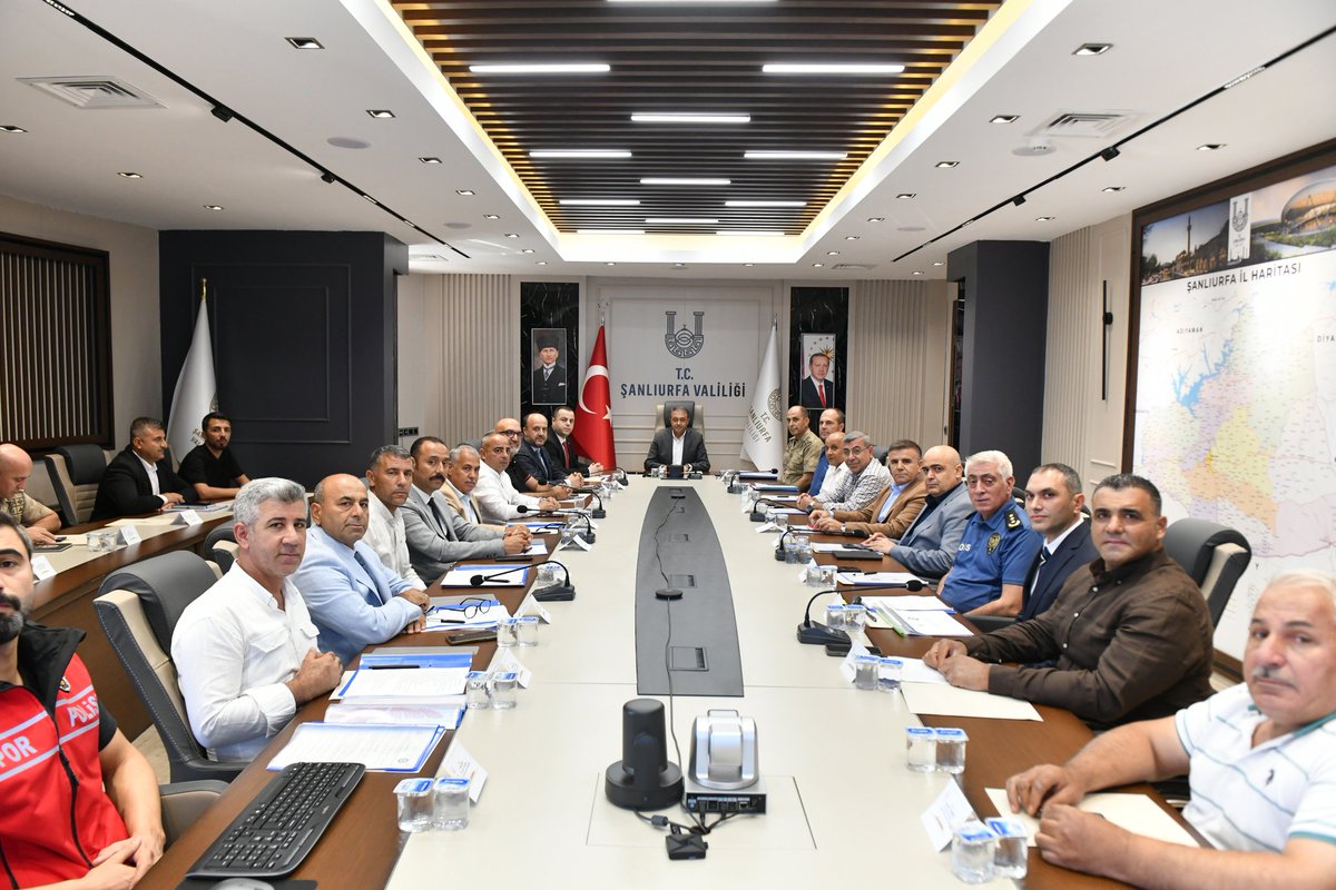 UrfaValiligi's tweet photo. Yeni Sezon Öncesi 
Spor Karşılaşmalarının Yapılacağı Tesislerde  Alınacak Tedbirlerin Değerlendirildiği 
İl Spor Güvenlik Kurulu Toplantısı 
Vali @hasansildak Başkanlığında Gerçekleştirildi. 

@TC_icisleri
@gencliksporbak https://t.co/zN3hE2XdVi