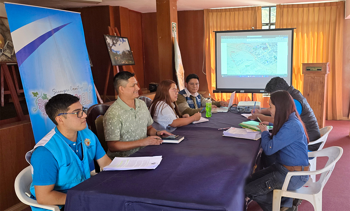 📍Arequipa | La Municipalidad Provincial de Caravelí avanza en la elaboración del informe de Evaluación del Riesgo (EVAR) para el Asentamiento Humano Isidoro Berrocal e inicia su Plan de Educación Comunitaria (PEC, con el apoyo del #Cenepred.

👉 gob.pe/n/1225853