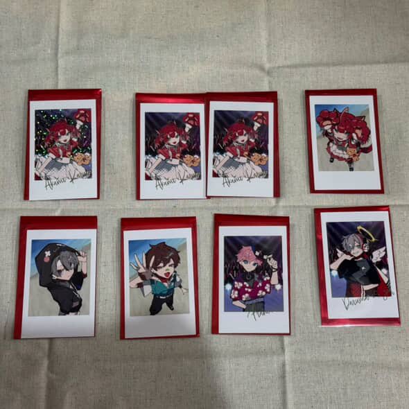 Hinqnq's tweet photo. 《 CRフェス 缶バッジ チェキ風カード 交換  》

求：缶｜🌟15.🐹10 
　　ト｜🌟6.🐹5
       
譲：画像の物➕リプの物

当日フェス手渡しのみ/👼.👹は🅾️.🐴.🐰🧚‍♂️.🐱.🐶🐾を含むお取引のみ/纏めての取引の方最優先

御気軽にお声掛けください https://t.co/SU0ZQgRmRY
