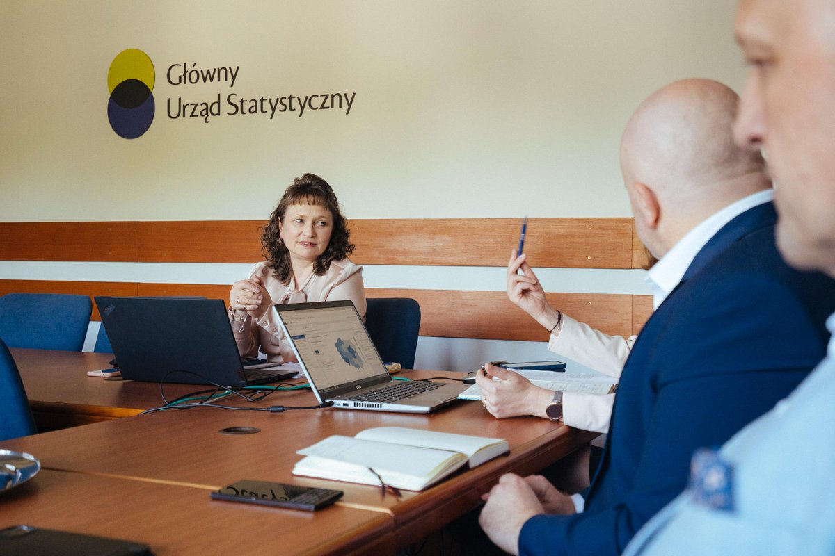 Spotkanie w siedzibie Głównego Urzędu Statystycznego.

📊 Szykujemy nowy raport nt. obecności Ukraińców na polskim rynku pracy

▶️ Rozmowa z prez. Markiem Cierpiał-Wołanem, wiceprez. Hanną Strzelecką oraz wiceprez. Renatą Bielak

<a href="/pawelkowalpl/">Kowal</a> <a href="/UrzadG/">Główny Urząd Statystyczny GUS</a>