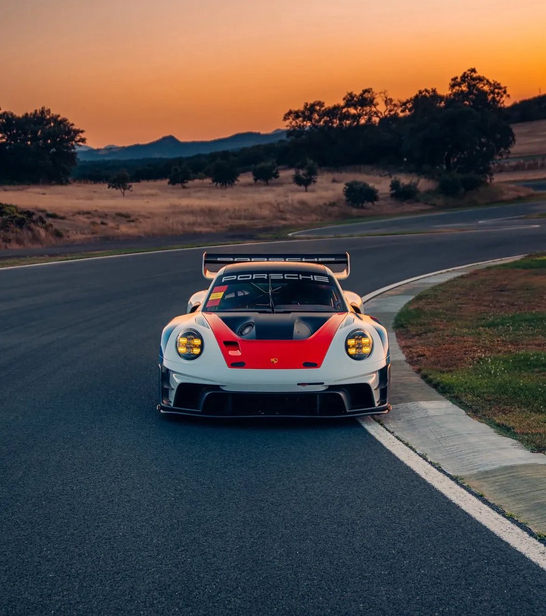 giucrso911's tweet photo. C’est objectivement la plus belle voiture de absolument TOUT les temps et même ce que je ne connais pas encore voilà https://t.co/Dt82iXBJPR