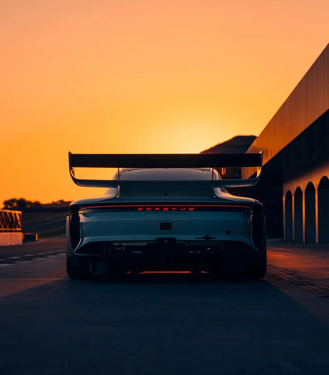 giucrso911's tweet photo. C’est objectivement la plus belle voiture de absolument TOUT les temps et même ce que je ne connais pas encore voilà https://t.co/Dt82iXBJPR