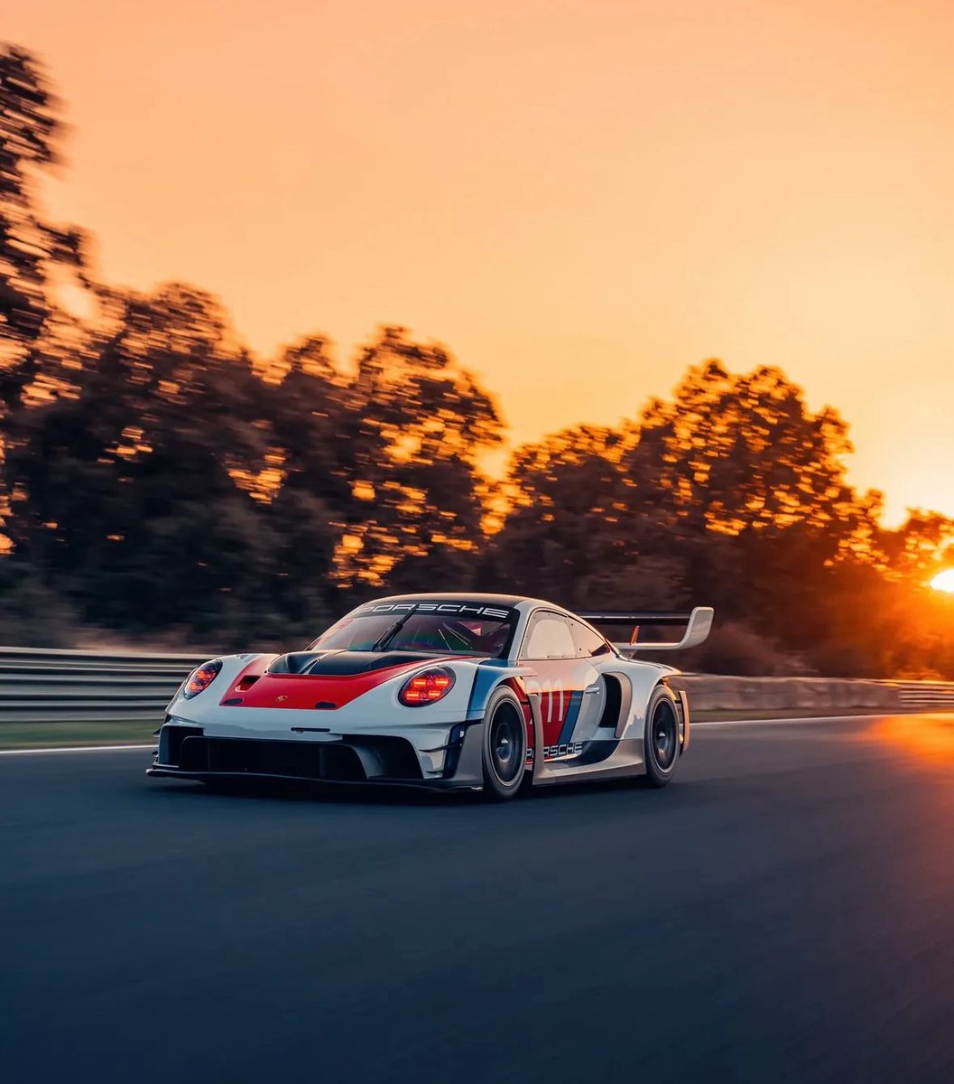 giucrso911's tweet photo. C’est objectivement la plus belle voiture de absolument TOUT les temps et même ce que je ne connais pas encore voilà https://t.co/Dt82iXBJPR