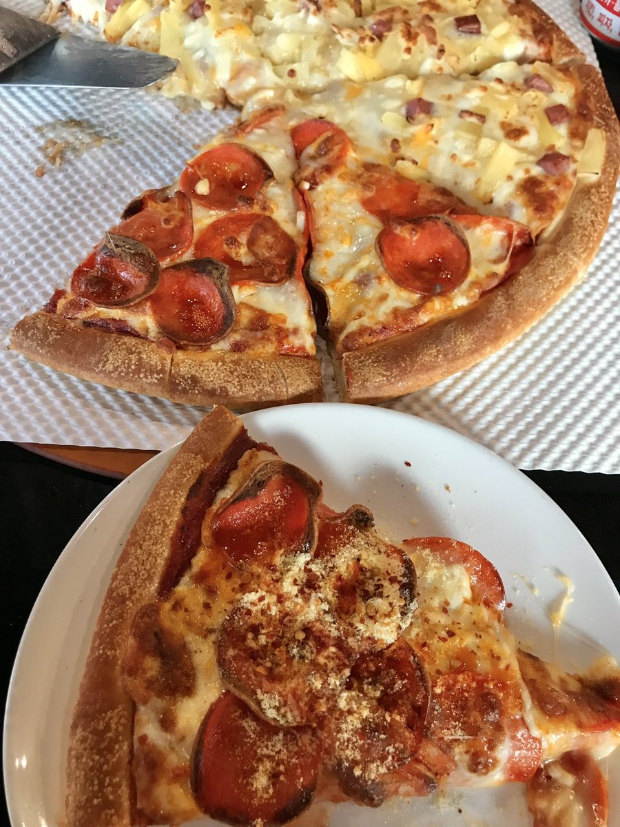 보니스 피자펍

페퍼로니&amp;하와이안
치즈가 살살 녹아요~~