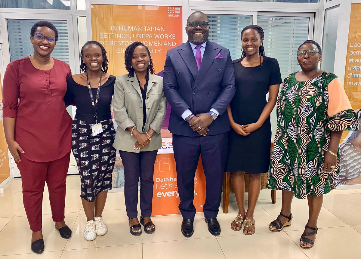 FemalePioneers's tweet photo. Ce lundi 11 août, les fondatrices de Female Pioneers ont été chaleureusement reçues par M. @jelidje, représentant de @UNFPABurundi, pour un échange inspirant autour du #leadershipféminin, de l’#autonomisation des femmes et de l’#égalitédesgenres... https://t.co/gay7w6bRtY