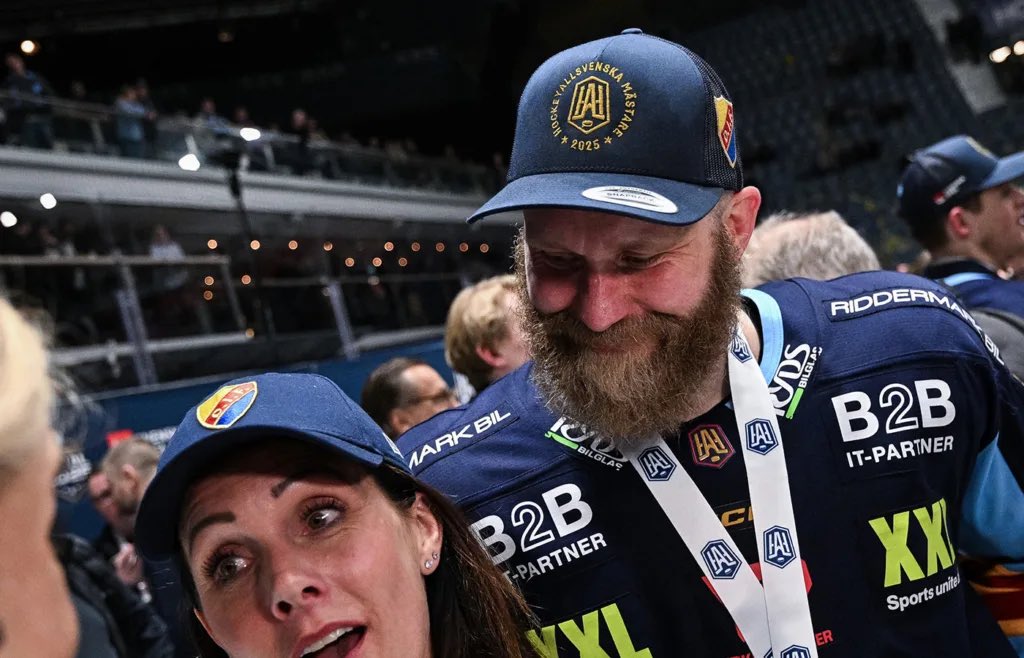 🚨Nu är det officiellt att Thoresens karriär är över. 

En av de största. 

Tack för allt, vår norska järnkamin!