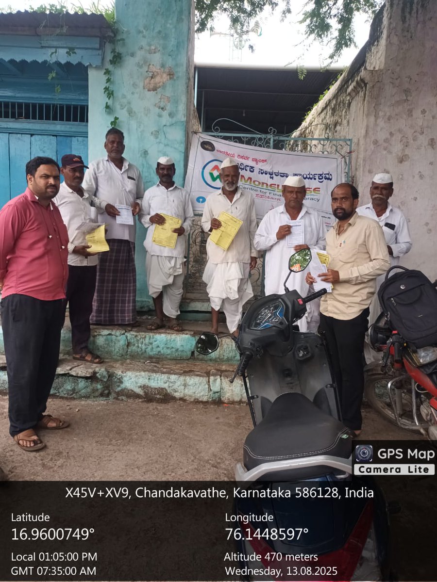 CBCVijayapur's tweet photo. #ವಿಜಯಪುರ ಜಿಲ್ಲೆಯ ಸಿಂಧಗಿ ತಾಲೂಕಿನ ಚಂದಕವತೆ ಗ್ರಾಮದಲ್ಲಿ ನಡೆದ ಹಣಕಾಸು ಸೇರ್ಪಡೆ ಪರಿಪೂರ್ಣತೆ ಅಭಿಯಾನದ ಕಾರ್ಯಕ್ರಮದಲ್ಲಿ ಬ್ಯಾಂಕ್ ಅಧಿಕಾರಿಗಳು #PMJJY #PMSY #PMMY #APY ಆನ್ಲೈನ್ ವಂಚನೆ, ಮರು- ಕೆವೈಸಿ ಸೇರಿದಂತೆ ಬ್ಯಾಂಕಿಂಗ್ ಸೌಲಭ್ಯಗಳ ಕುರಿತು ಜಾಗೃತಿ ಮೂಡಿಸಿದರು.
@CBC_Bengaluru
@PIBBengaluru https://t.co/zeMD5AIJkO