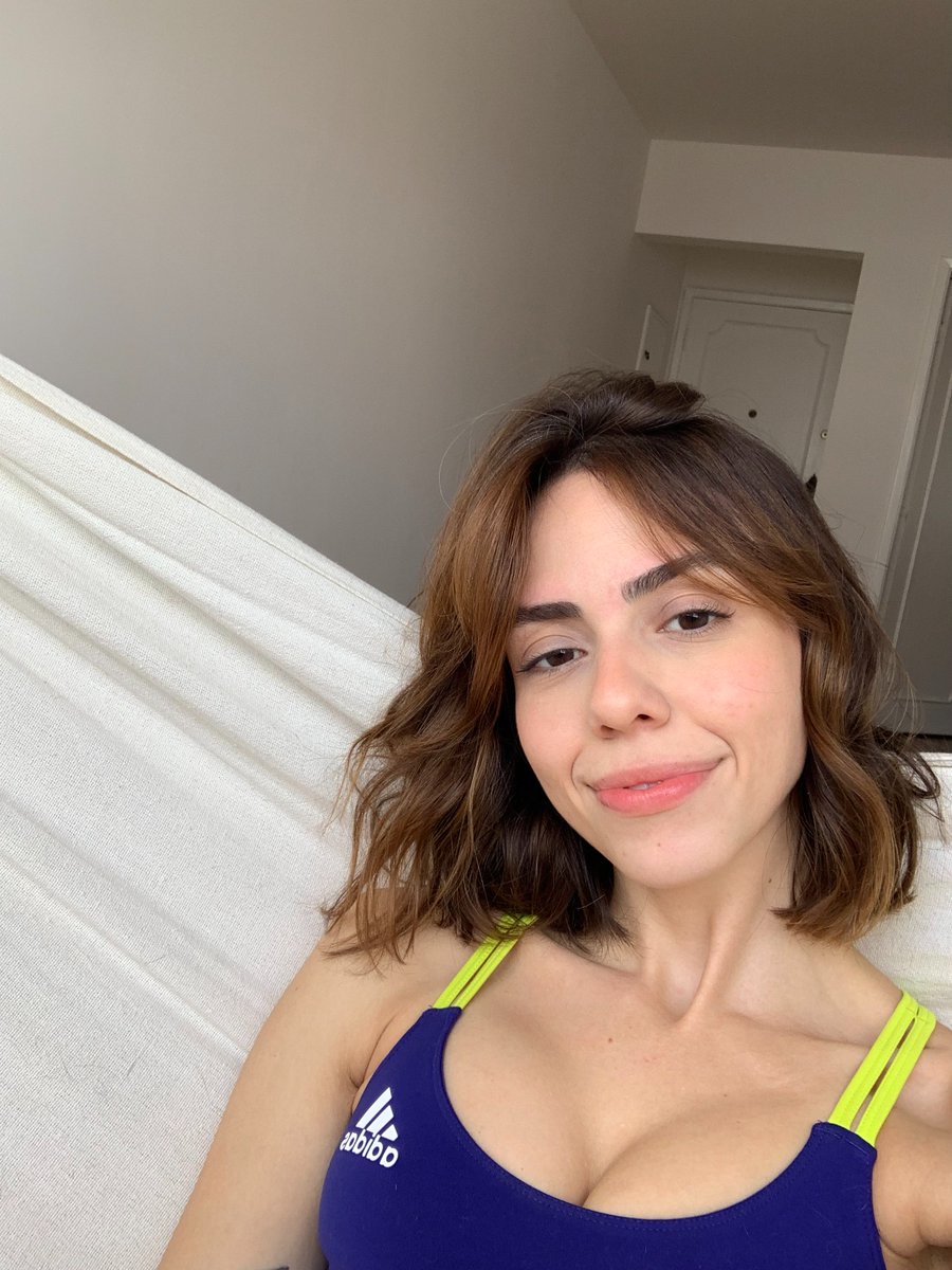 KayHazez's tweet photo. I'm so horny, my body is begging for your hands. I need you to come over and satisfy this desire. Let's get wild and crazy. My page is FREE🥵👇 https://t.co/GxlYn29En5