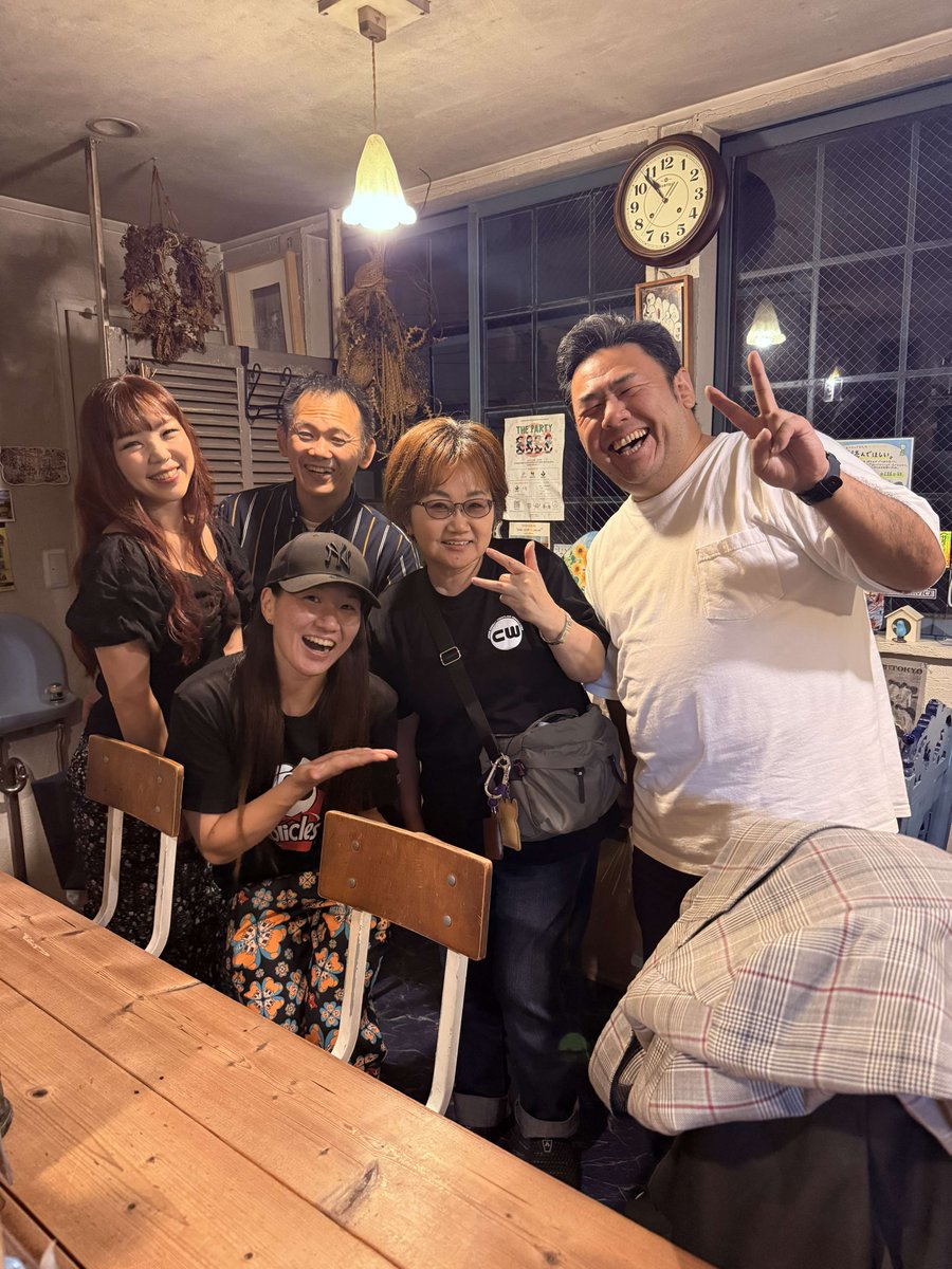 素晴らしい魅津希ちゃんにお会いできました

仲良しのドラマーしょうちゃん、格闘技観戦仲間の山くんと甘ちゃんがメジャーデビュー４０周年（忘れてた）をお祝いしてくれて、サプライズゲストがなんと魅津希ちゃん！
びっくりです

試合、頑張って！！応援してます！
