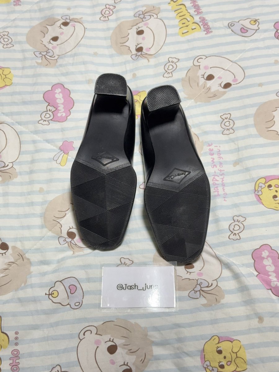 Jash_juno's tweet photo. ส่งต่อคัชชู size 36 เบอร์ 4  ส้นสูง 2 นิ้ว
จาก joy uniforms
🐝300 รส 
ยังไม่ได้ใส่ค่ะ 
มีกล่องรองเท้าอยู่ค่ะ 
#ส่งต่อรองเท้า #ส่งต่อคัชชู #ส่งต่อรองเท้าคัชชู #ส่งต่อรองเท้ามือ2 https://t.co/gVGg7U3gfx