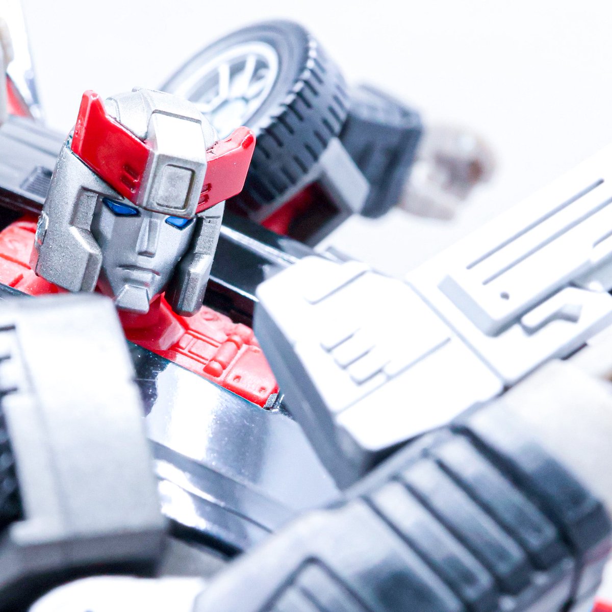 “I never met a Decepticon I didn’t dislike.”

📸 Transformers Masterpiece Bluestreak