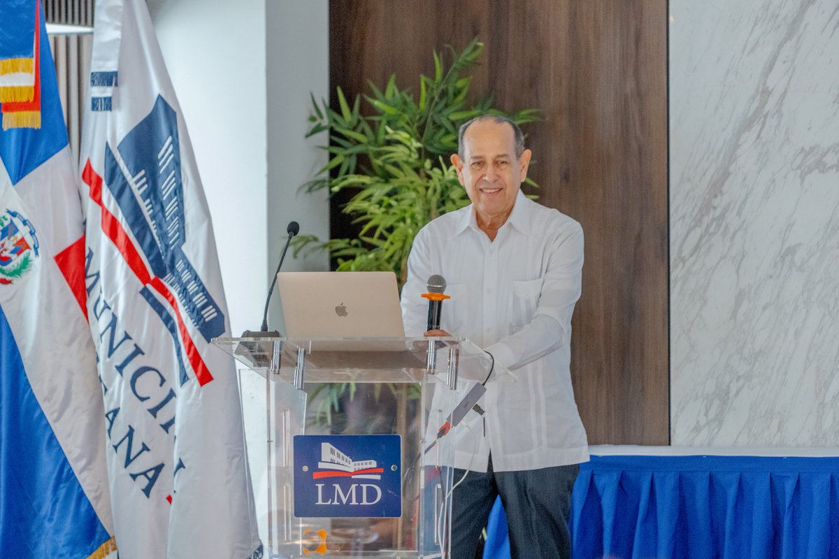 A través de la Dirección de RRHH, el Comité de Ética y el Instituto de Capacitación Municipal, realizamos el taller “Clima laboral, como motor de cambio”, a cargo de Salvador Espinal, en el cual participaron decenas de colaboradores de esta institución.
#LMD #Servicio #Ciudadanía