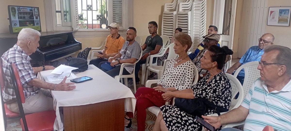 UNEACCIEGODEAVILA tweet media