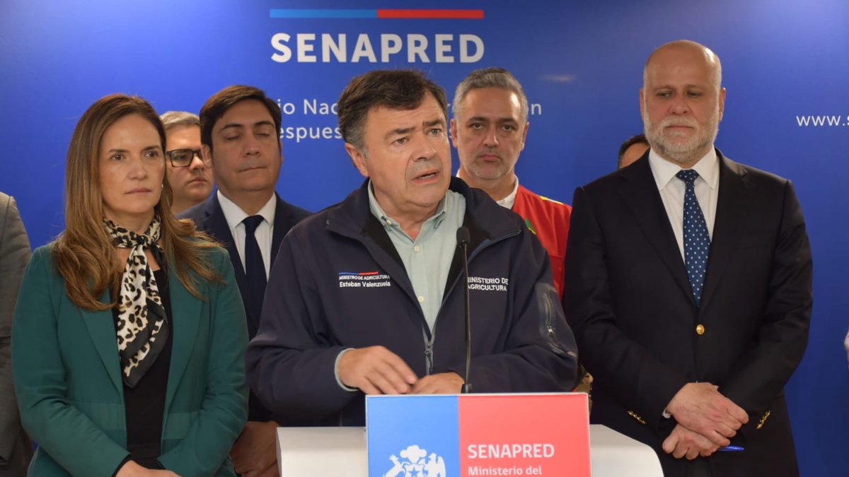 📍#SANTIAGO | En la sede de <a href="/Senapred/">SENAPRED</a>, el Ministro del Interior <a href="/min_interior/">Ministerio del Interior</a>, Álvaro Elizalde, encabezó el Comité para la Gestión del Riesgo de Desastres #COGRID nacional 𝗽𝗮𝗿𝗮 𝗿𝗲𝗳𝗼𝗿𝘇𝗮𝗿 𝗹𝗮 𝗰𝗼𝗼𝗿𝗱𝗶𝗻𝗮𝗰𝗶𝗼́𝗻 𝘆 𝗮𝗰𝗰𝗶𝗼𝗻𝗲𝘀 𝗽𝗿𝗲𝘃𝗲𝗻𝘁𝗶𝘃𝗮𝘀 𝗽𝗮𝗿𝗮