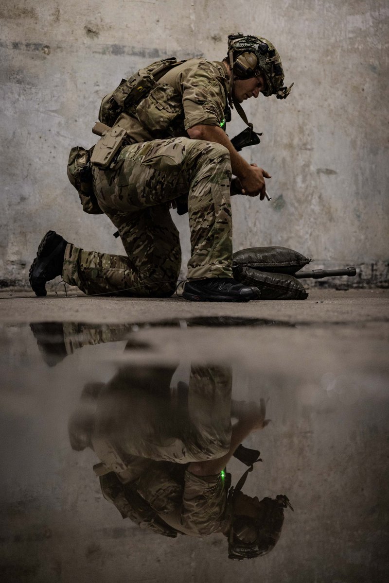 US2ndFleet's tweet photo. King Crab competition 👑🦀💪
U.S. Navy Explosive Ordnance Disposal (EOD) technicians participate in the 2nd annual King Crab competition at Joint Expeditionary Base Little Creek-Fort Story.
#Ready2Fight #KingCrab #NavyEOD https://t.co/dOwxZwLCoX