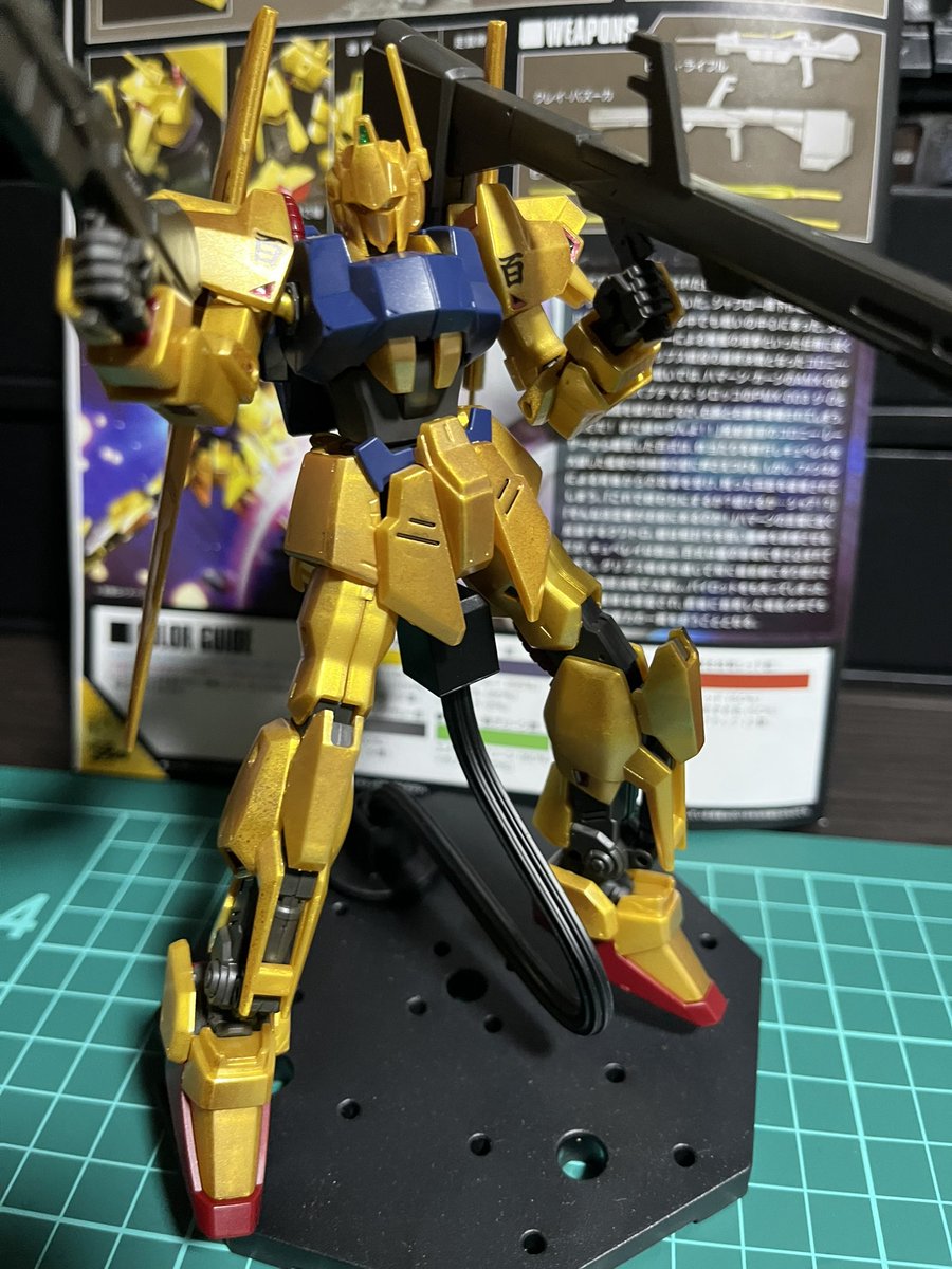 kiriku0's tweet photo. ＃ガンプラ
#ガンプラ好きと繋がりたい
#百式
#GMAS
＃ガンダムマーカーエアブラシシステム

一部塗装してみた百式完成✨
元の黄色っぽいランナーよりかは綺麗な金に近くなったかな🤔
吹きムラが出来たりとまだまだ下手です😭
でも塗装楽しいと思ったのでこれからもチャレンジしていきます👍 https://t.co/w8V35PFZ12