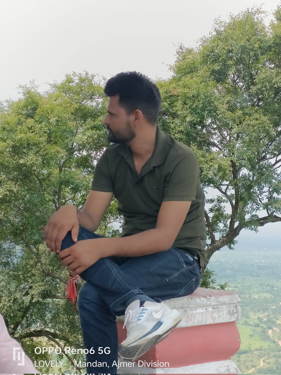 तुम व्यर्थ में ही,
  अच्छे अवसरों ढूंढने लगे हो,
तुम #जिंदा हो, क्या यह बड़ा #अवसर नहीं ।।

🌹शुभ रात्रि 🌃

.........✍️ दीपाराम