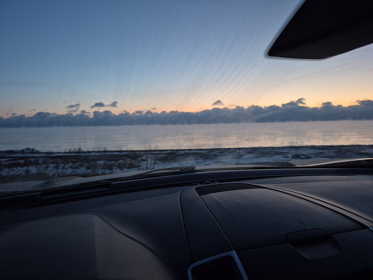 suras1331's tweet photo. @naerchan @NecktieSalvage Lake Michigan, I believe last winter. This is aimed towards Michigan, directly between GR and Kalamazoo. https://t.co/Oa3PlfshSB