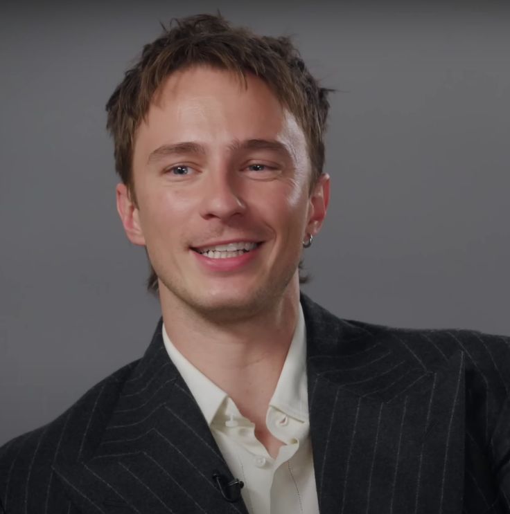 Hello everyone, I'm Saxon and I would love to make new roleplayer friends or family. Just repost it! #openfollow