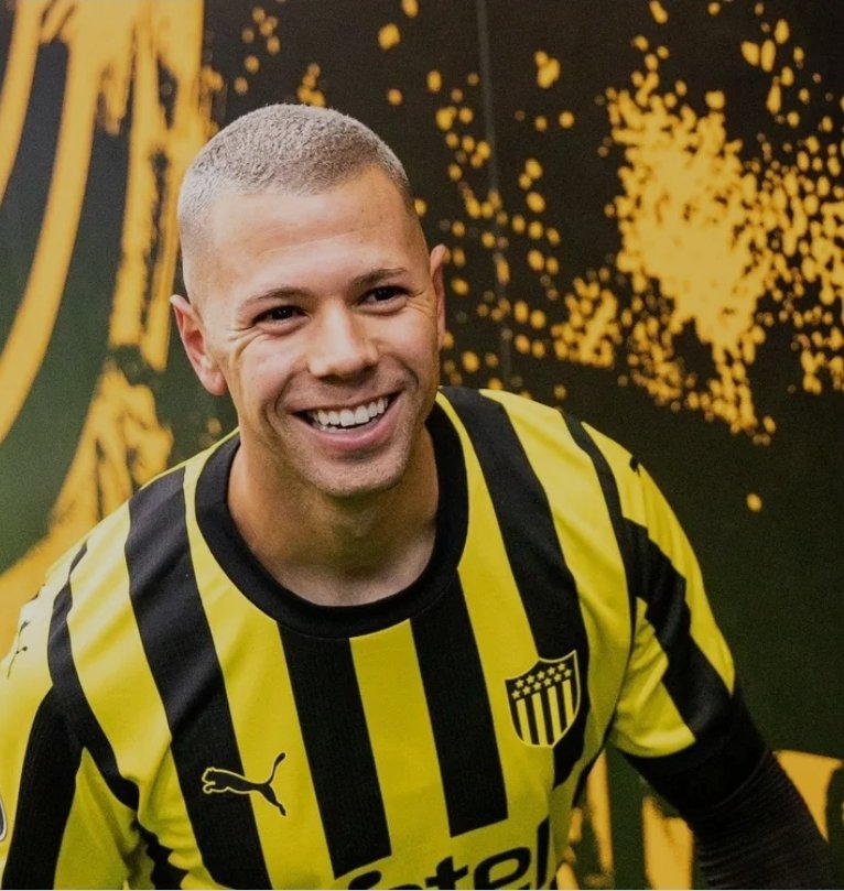 WilsonMendez86's tweet photo. Hoy Leonardo Coelho se despidió del plantel de @OficialCAP, jugara en Amazonas. Fue un pase que sacudió al medio, en el carbonero cumplió 

#GrandesDeVerdad
@CarveDeportiva https://t.co/adaBPXC6LI