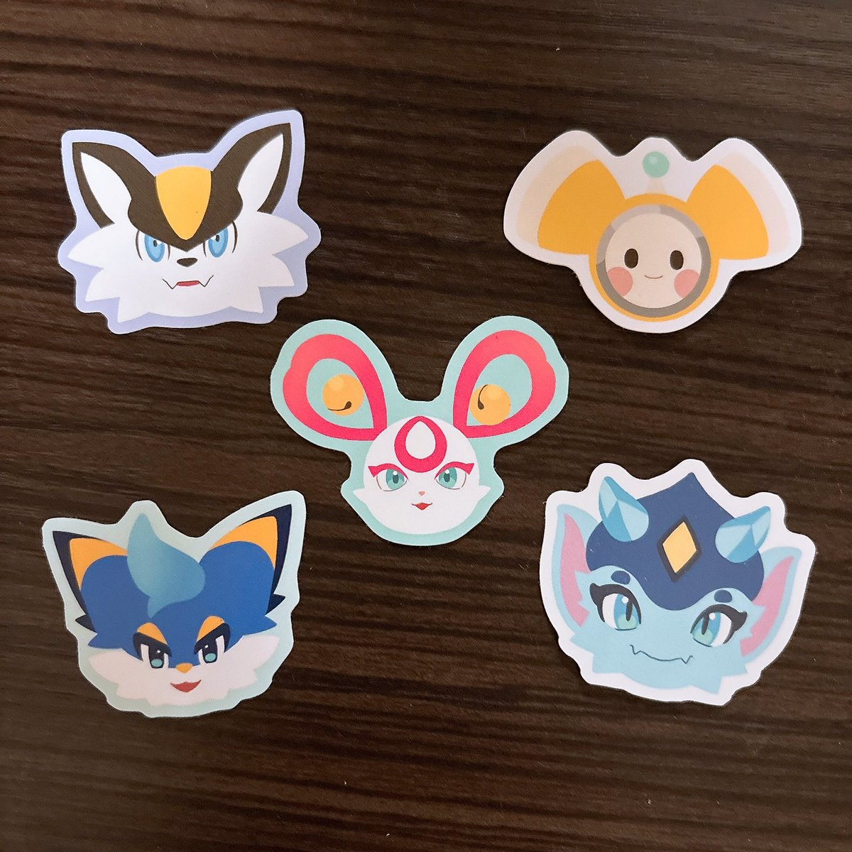 nyan_drow's tweet photo. ステッカーこんな感じです！
スマホカバーに入るサイズです！ https://t.co/37BdqX4Gpl