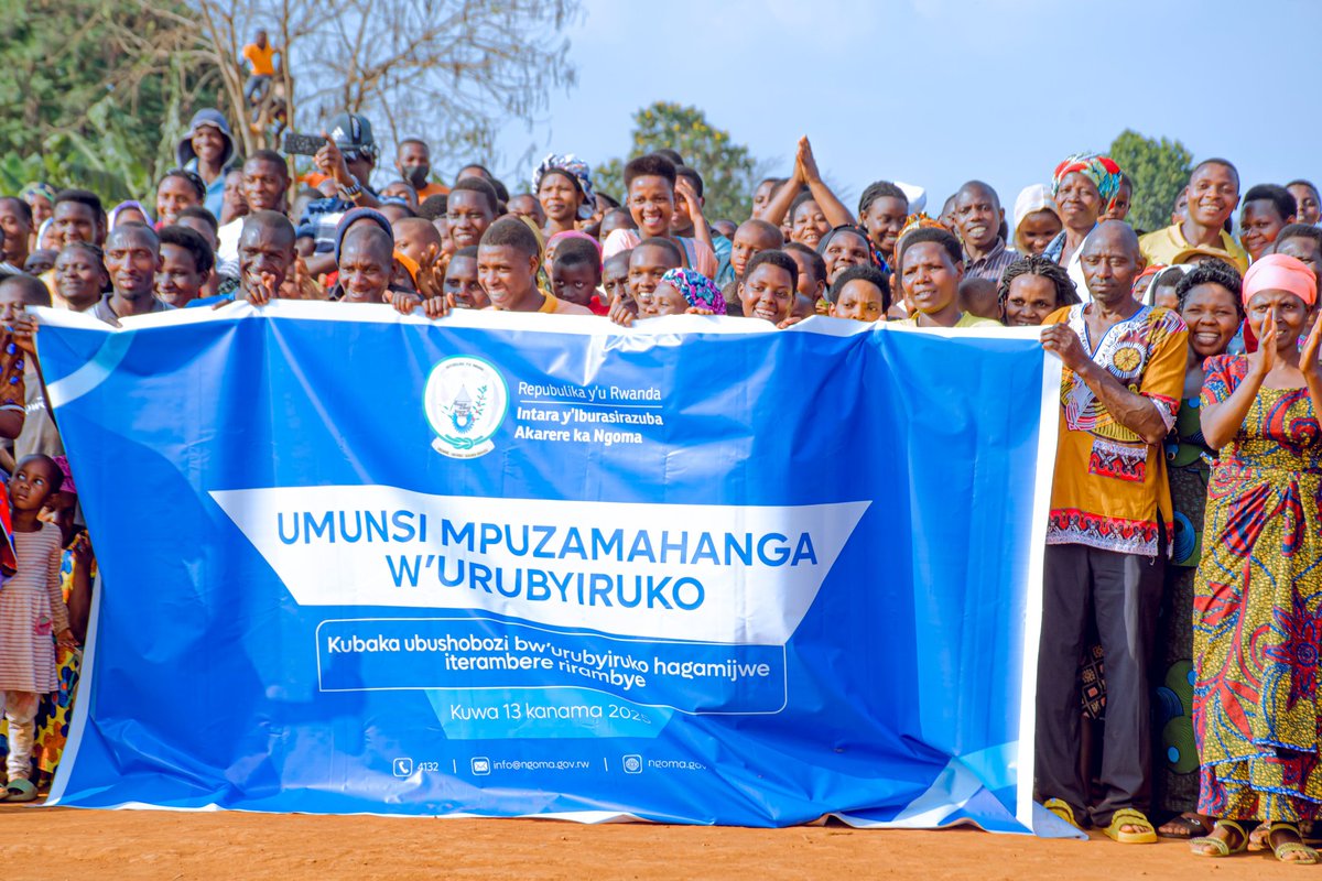 MutenderiNyc's tweet photo. Kuri iki gicamunsi, Umuyobozi w'Akarere @NIYONAGIRANath2 yifatanyije n'urubyiruko rwo mu Murenge wa @Mutenderi_Sect mu birori byo kwizihiza umunsi  mpuzamahanga w'urubyiruko ufite insanganyamatsiko igira iti: “Kubaka ubushobozi bw’urubyiruko hagamijwe iterambere rirambye.” https://t.co/0WDMIY8sTx