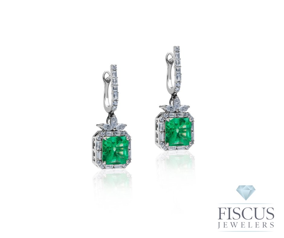 fiscusdiamond's tweet image. 💚 Emerald Elegance 💚 Sophistication meets sparkle! These emerald &amp;amp; diamond drop earrings in white gold are unforgettable.  #FiscusJewelersMagic #FiscusJewelers #EmeraldEarrings #LuxuryJewelry #FineJewelry #DiamondsAndEmeralds #StatementEarrings #JewelryObsession #GreenWithEnvy