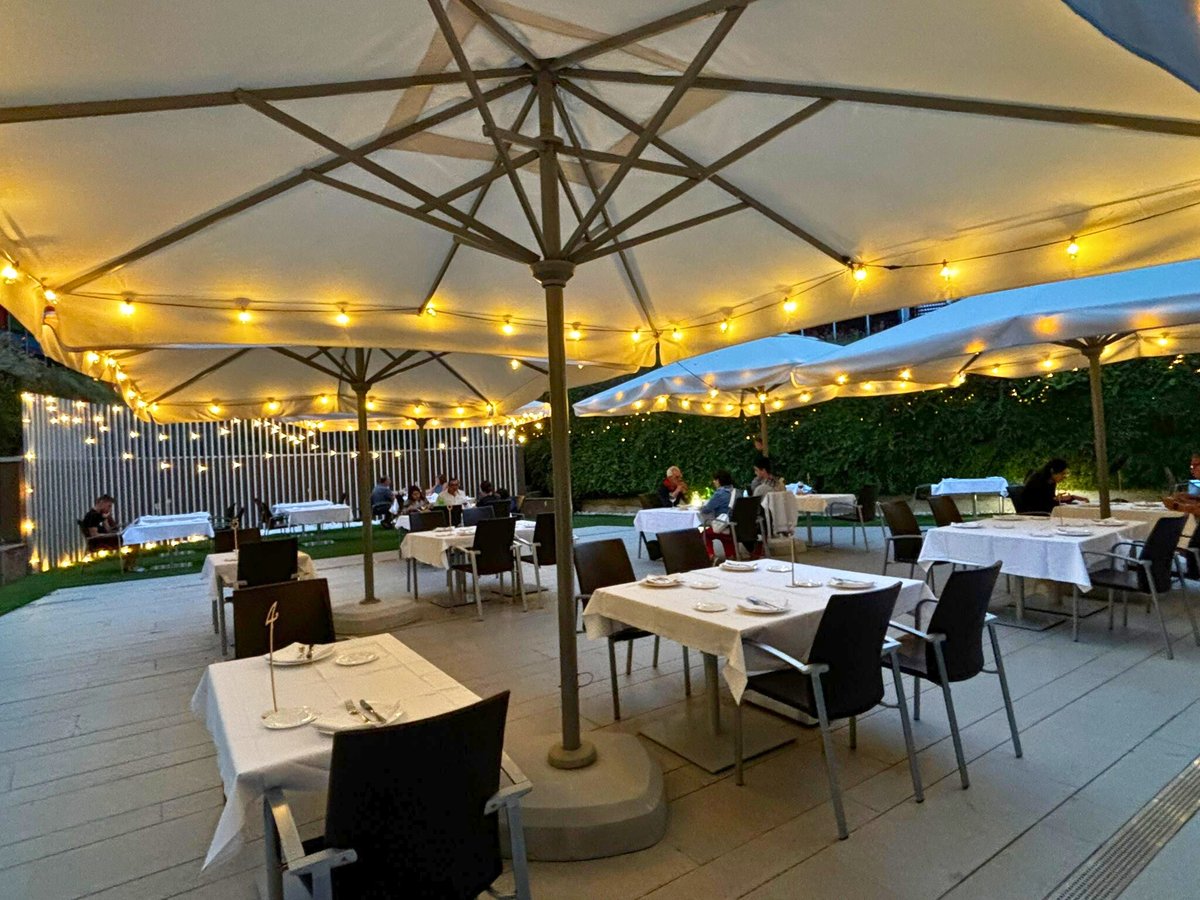 ¿Buscas una velada especial? En nuestro Jardín Vertical, te ofrecemos el plan romántico perfecto para las noches de verano. 😍🍀🌳
⏰ 19:30 - 22:00
📅 Hasta el 23 de agosto.
📍 Calle Uleta, 1