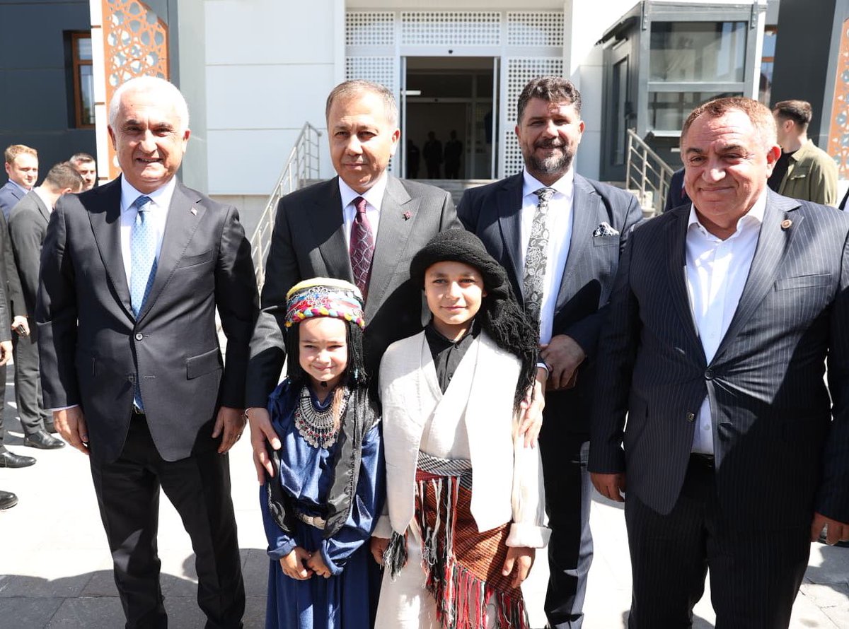 Mehmet Emin Şimşek (@eminsimsekmus) on Twitter photo Bir dizi ziyaret ve programlara katılmak üzere ilimize teşrif eden İçişleri Bakanımız Sn <a href="/AliYerlikaya/">Ali Yerlikaya</a> ’nın İl Valiliğimize gerçekleştirdikleri ziyarette AK Parti İl Başkanımız Sn <a href="/MelikEmre1/">Melik Emre</a> ve MHP İl Başkanı Sn Osman Yüce ile birlikte kendilerine refakat ettik. Bir dizi ziyaret ve programlara katılmak üzere ilimize teşrif eden İçişleri Bakanımız Sn <a href="/AliYerlikaya/">Ali Yerlikaya</a> ’nın İl Valiliğimize gerçekleştirdikleri ziyarette AK Parti İl Başkanımız Sn <a href="/MelikEmre1/">Melik Emre</a> ve MHP İl Başkanı Sn Osman Yüce ile birlikte kendilerine refakat ettik.
