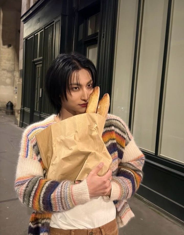 uwntaian's tweet photo. "Oh! You're making mushrooms soup? will we get the baguette too?"

And this is how he ate the baguette before the soup done. https://t.co/c9PYaWqoEx