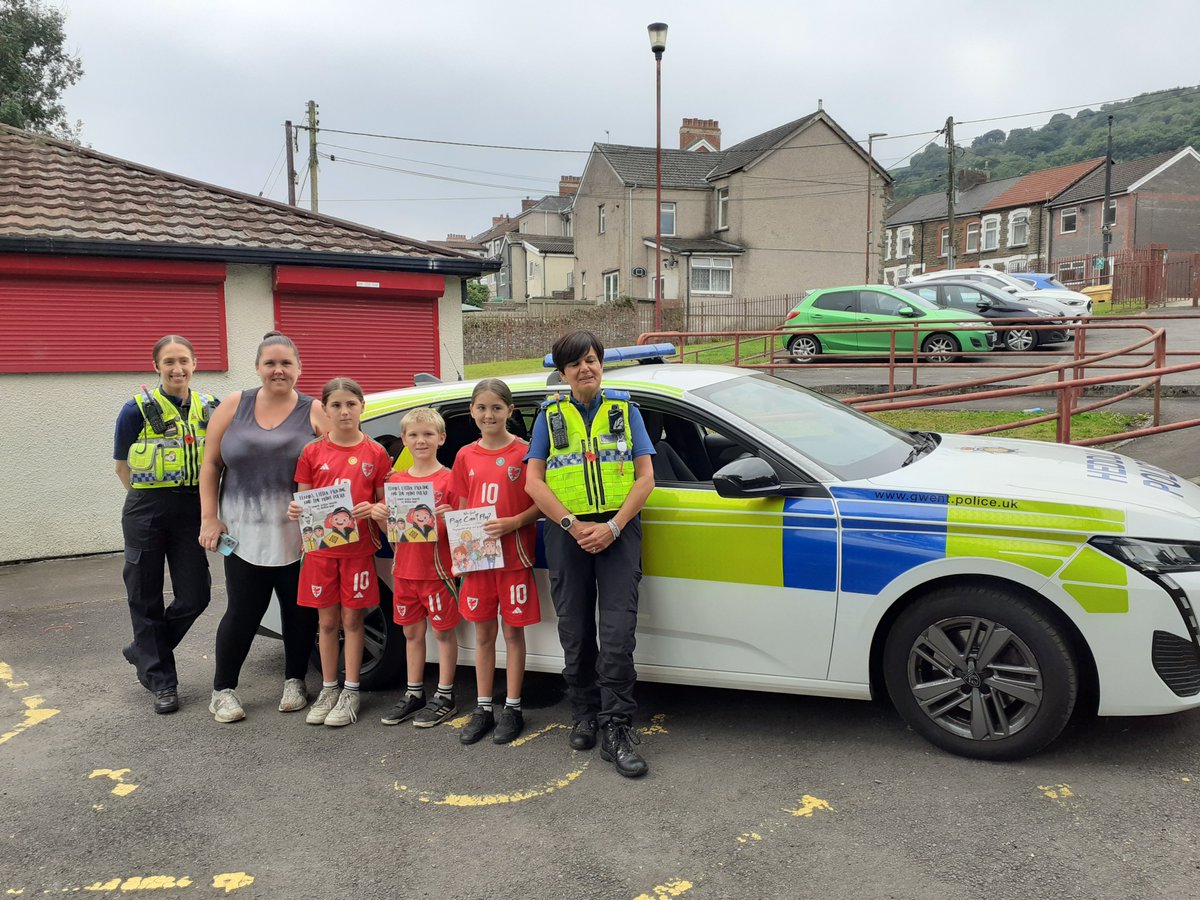 LlanbradachLib's tweet photo. Rydyn ni wedi cael cymaint o hwyl yn Llyfrgell Llanbradach. Edrychwch pwy ddaeth i ymweld heddiw!
😀🚔😀👮‍♀️😀📚😀🐦😀🖍️😀✂️😀
We've had so much fun at Llanbradach Library. Look who came to visit today!
@CaerphillyLibs 
@gwentpolice https://t.co/UdiZSc8qyx