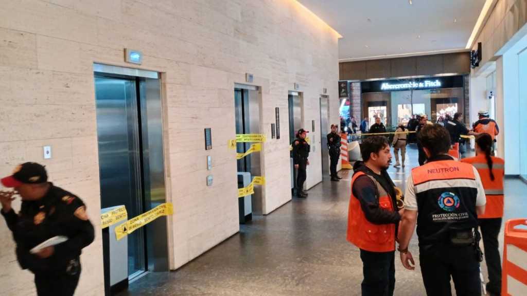 Reflexion24Info's tweet photo. Suspenden actividades en #PlazaMítikah tras desplome de elevador
https://t.co/eOpURRHY6P
#BenitoJuárez #LuisMendozaAcevedo #coloniaXoco #CiudadDeMéxico #FiscalíaCiudadMéxico #LesionesCulposas https://t.co/fluGOOwi4p