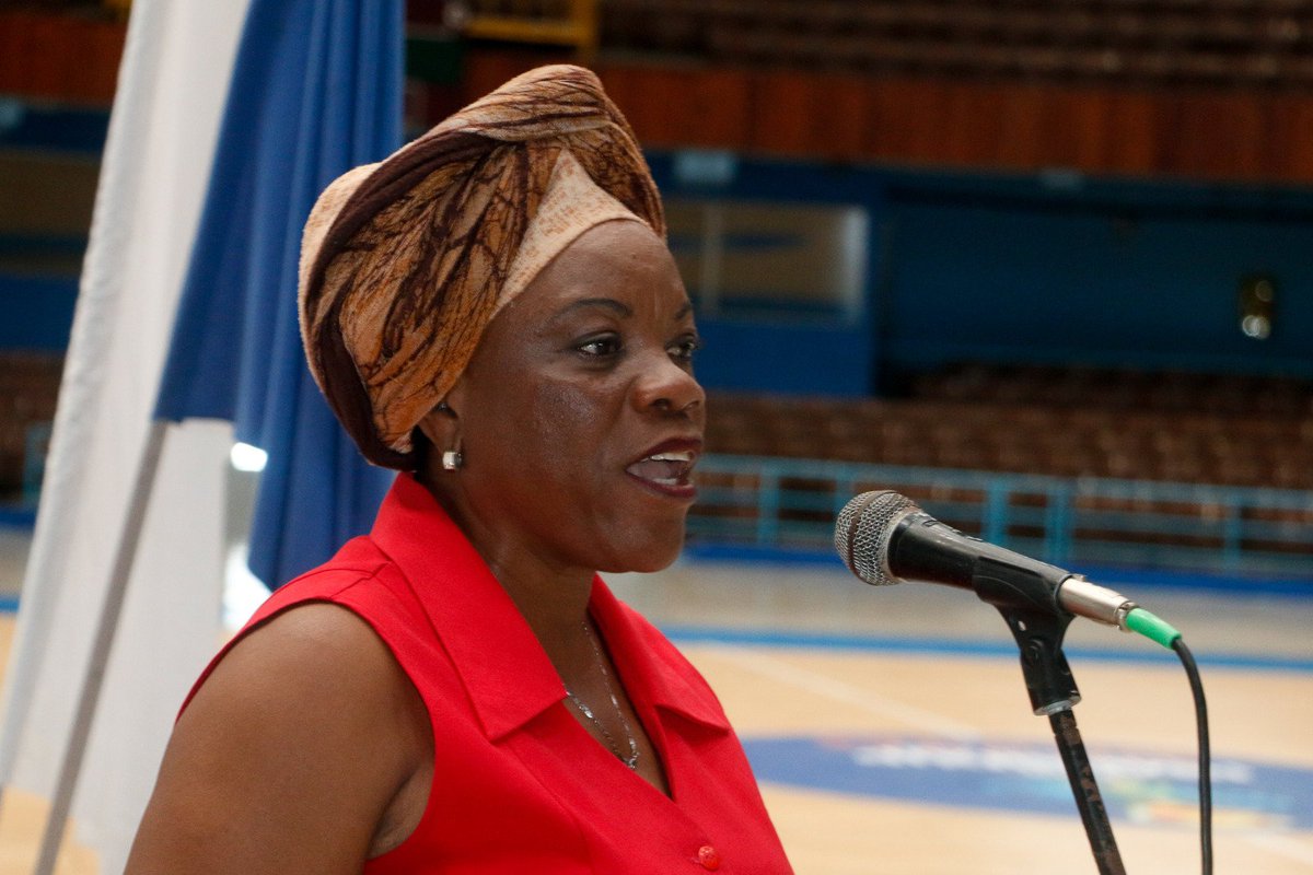 InderCuba's tweet image. En el coliseo de la Ciudad Deportiva desde el que muchas veces ejerció su rol de líder invicto, homenaje a #FidelPorSiempre en el aniversario 99 de su natalicio.
Fieles a su legado, abanderadado el equipo #Cuba a la Olimpiada Mundial de #Ajedrez Sub-16 años.
#100AñosConFidel