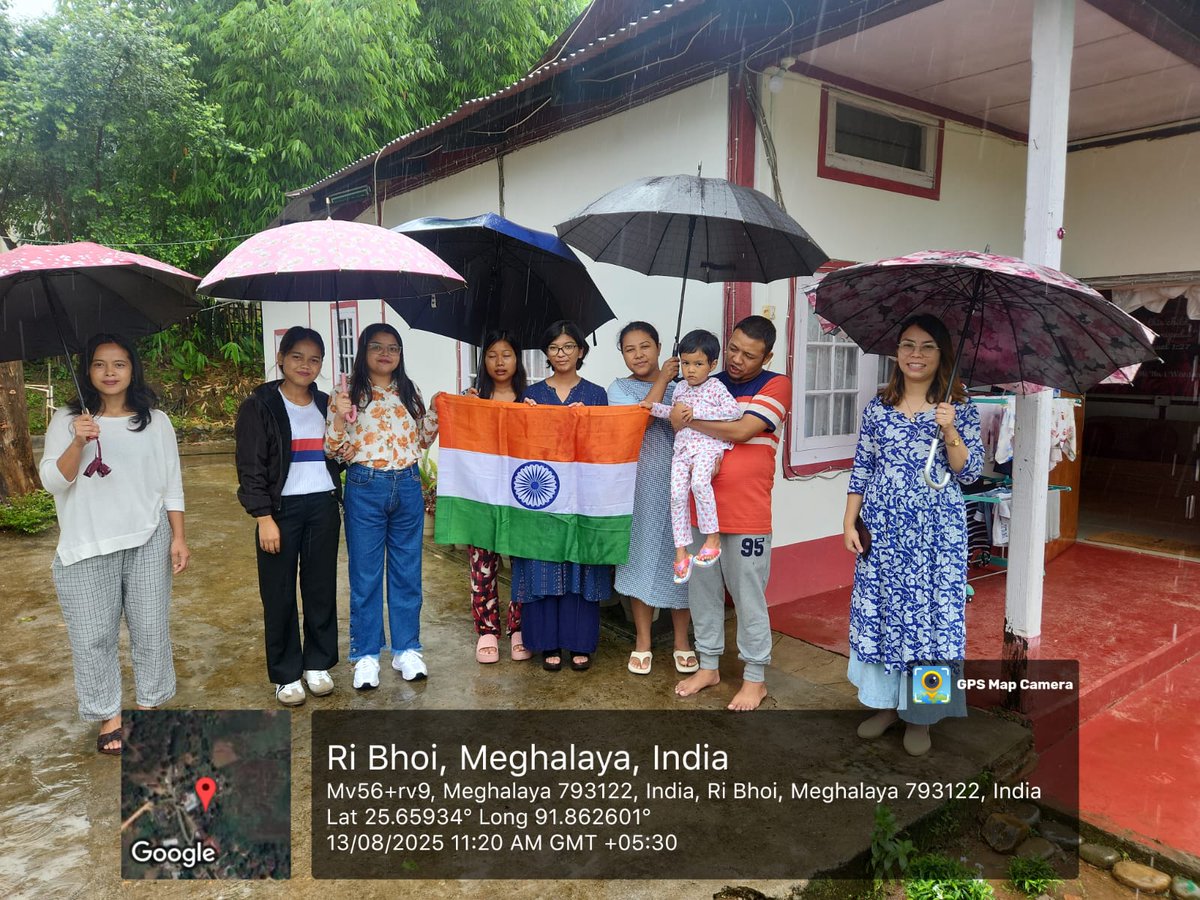NssUcc's tweet photo. NSS Unit, Union Christian College conducted Har Ghar Tiranga today distributing the national flag to different households, hostels and schools in the campus and adopted village of Mawlyndep.@_NSSIndia @CellNehu @nss_rdguwahati @SNONSSMeghalaya https://t.co/gMAAtiKJWy