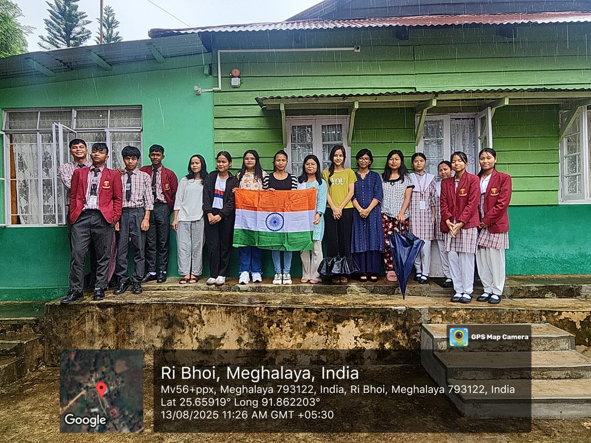 NssUcc's tweet photo. NSS Unit, Union Christian College conducted Har Ghar Tiranga today distributing the national flag to different households, hostels and schools in the campus and adopted village of Mawlyndep.@_NSSIndia @CellNehu @nss_rdguwahati @SNONSSMeghalaya https://t.co/gMAAtiKJWy