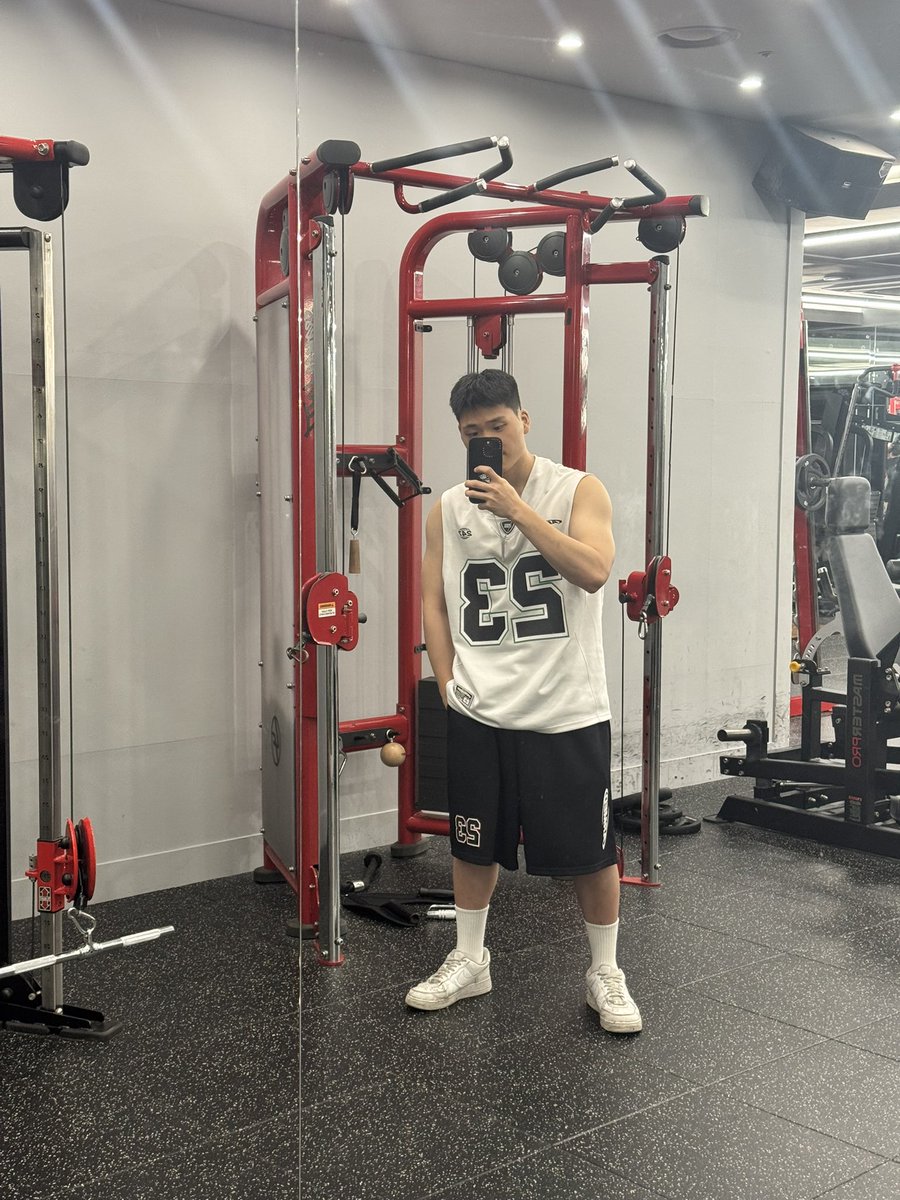 Point__E's tweet image. 옷 입 벗