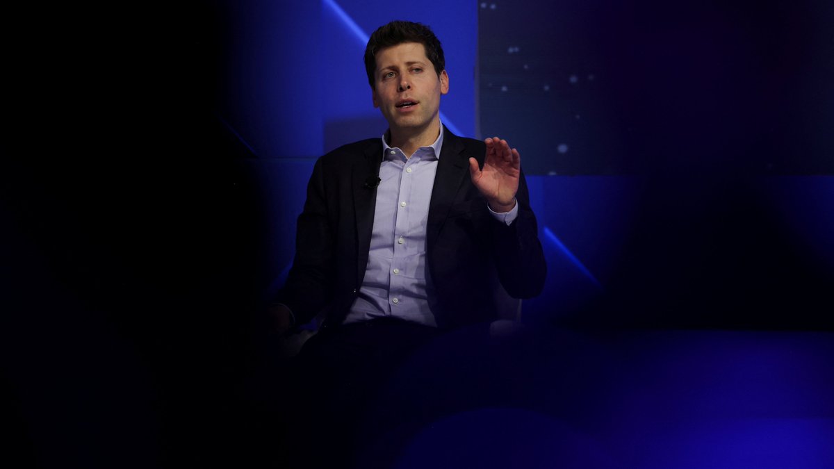 ntv's tweet photo. "İNSAN VE MAKİNE BÜTÜNLEŞECEK"
Sam Altman "beyin çipi" işine giriyor

https://t.co/fcnTdDmiqQ

Foto: Reutes https://t.co/wZOIg5MDO8