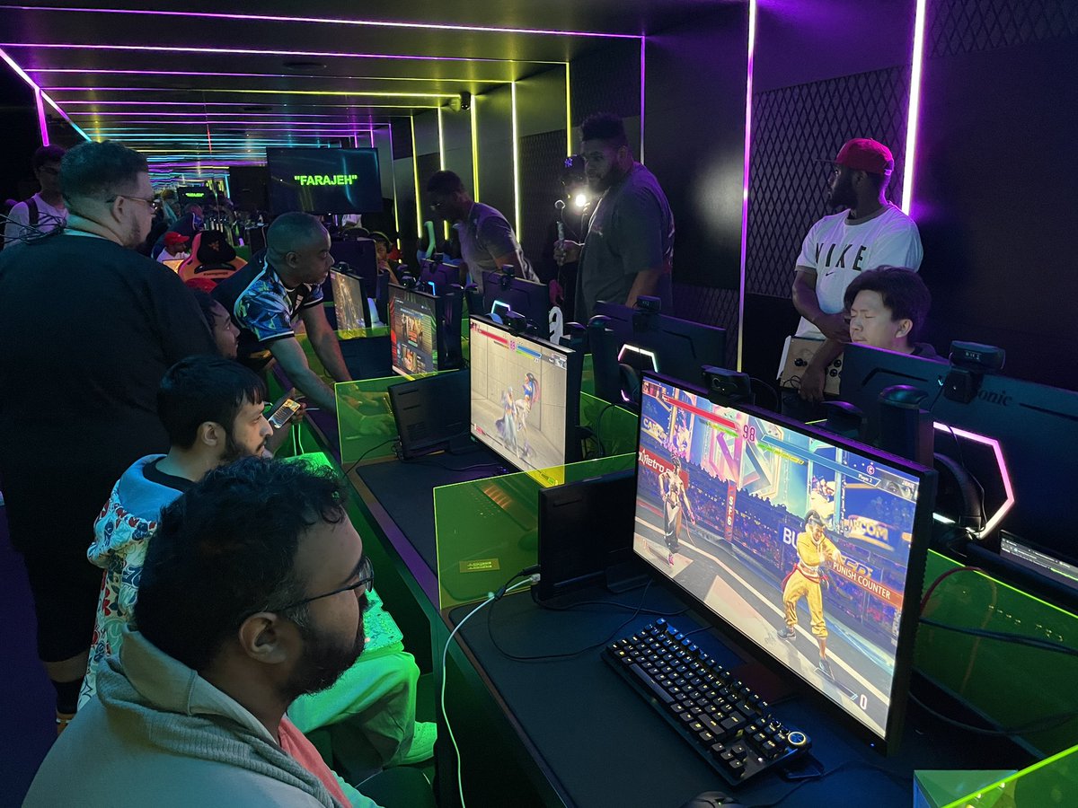 RazerStore's tweet photo. A huge GG to everyone who dropped by Casual Rounds at #RazerStore London! From first-timers and casual players to families, creators, and seasoned SF6 pros, the energy was incredible.

Special shoutout to our winner Asahi — already a proud Razer Kitsune owner — who passed the grand prize to the raffle and graciously took home a smaller prize instead. True champion spirit.

Thanks for making it a day to remember. See you at the next one, Street Fighter fans! 🎮🔥

Big thank you to @CapcomEurope @VPmarcUK @RichDragonSF for supporting the event 🙏🏽