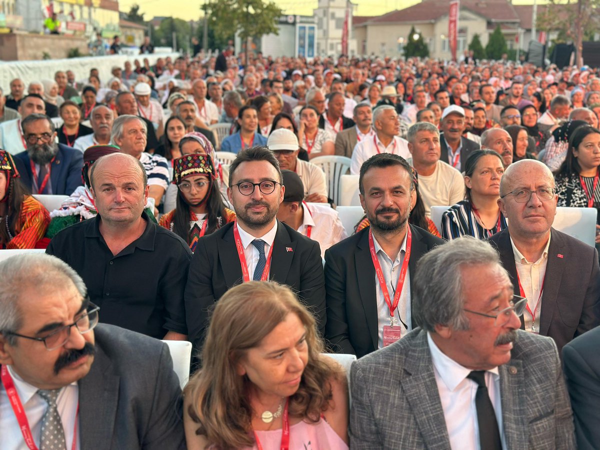 Abdullah Oğuz (@abdullahoguztr) on Twitter photo Mayamız birlik, mirasımız kardeşlik diyerek; Pir’in huzurunda iyilik, güzellik ve sevgide buluştuk. <a href="/TCKulturTurizm/">T.C. Kültür ve Turizm Bakanlığı</a> <a href="/aksarayiktm/">Aksaray İl Kültür ve Turizm Müdürlüğü</a> 🇹🇷 Mayamız birlik, mirasımız kardeşlik diyerek; Pir’in huzurunda iyilik, güzellik ve sevgide buluştuk. <a href="/TCKulturTurizm/">T.C. Kültür ve Turizm Bakanlığı</a> <a href="/aksarayiktm/">Aksaray İl Kültür ve Turizm Müdürlüğü</a> 🇹🇷