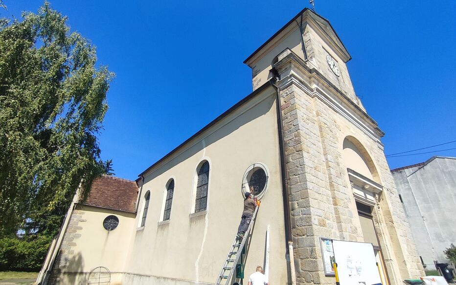 lechochretien's tweet photo. ⛪⚒️ FLASH | À Saintry-sur-Seine, dans l'Essonne, 57 volontaires de 18 à 91 ans se relaient pour RÉNOVER BÉNÉVOLEMENT l’église de la Nativité, permettant à la commune d’ÉCONOMISER près de 80 000 €. https://t.co/PlHTHoZIbK
