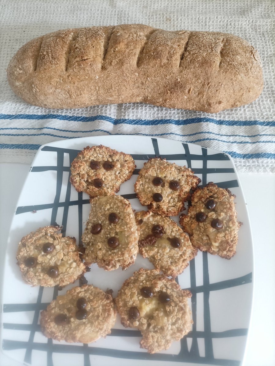 En esta casa huele a pan y galletas (se han comido la mitad antes de hacer la foto 🤣)